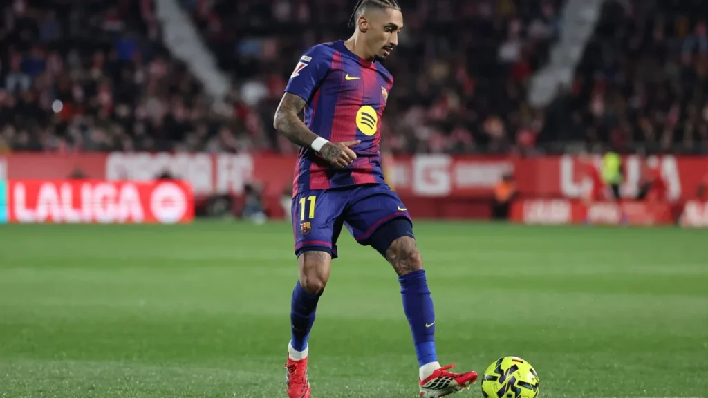 تردد القنوات الناقلة لمباراة برشلونة وفياريال وطرق متابعة لقاء الدوري الإسباني مباشرة